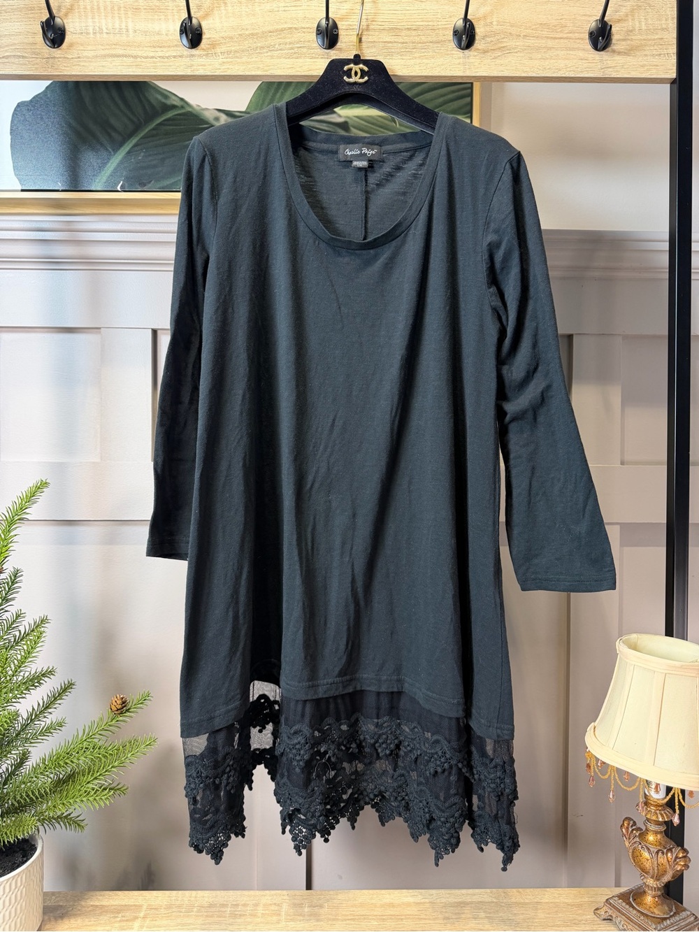 Charlie Paige Black long-sleeve tunic delicate ornate lace hem detail L